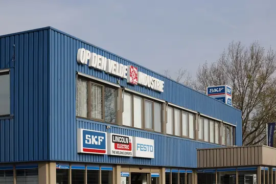 Gehele buitenschilderwerk bedrijfspand (Kleine Tocht, Zaandam) - foto 2 Gehele buitenschilderwerk bedrijfspand (Kleine Tocht, Zaandam) - foto 2