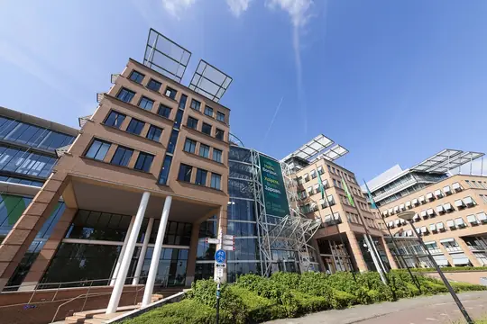 Buitenschilderwerk hoofdkantoor Ahold Delhaize (Provincialeweg, Zaandam) - foto 1 Buitenschilderwerk hoofdkantoor Ahold Delhaize (Provincialeweg, Zaandam) - foto 1