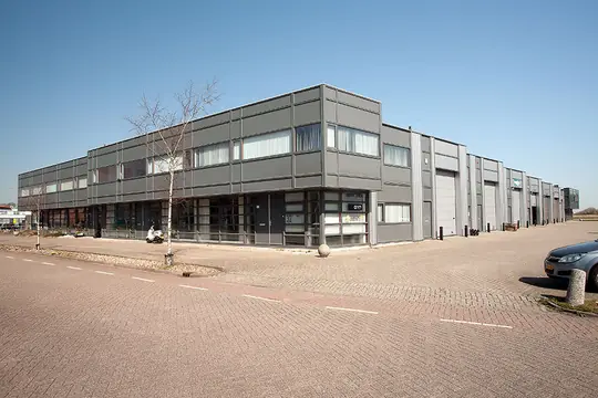 Buitenschilderwerk bedrijfsverzamelgebouw te Wormerveer in opdracht van VVE (Samsonweg, Wormerveer) - foto 4 Buitenschilderwerk bedrijfsverzamelgebouw te Wormerveer in opdracht van VVE (Samsonweg, Wormerveer) - foto 4